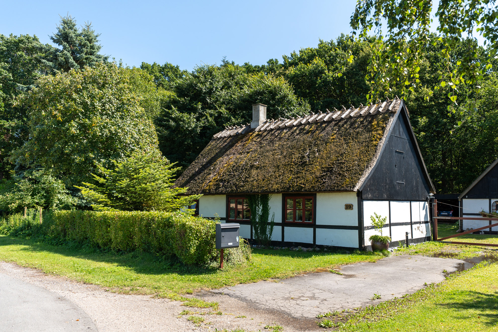 Udlejningsbolig Under Saltø Gods På Møllevænget 19. Stråtækt Bondehus Med Landlig Idyl